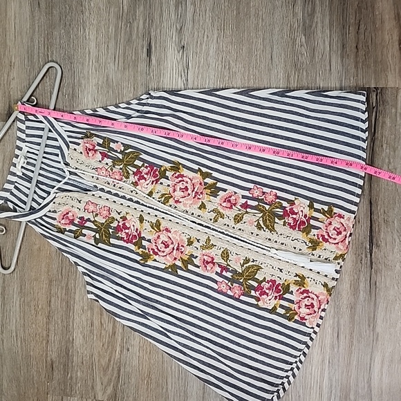 Andre By Unit Embroidered Top NWOT - Picture 5 of 8